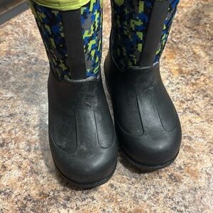 Bogs / toddler/ winter boots / size 11